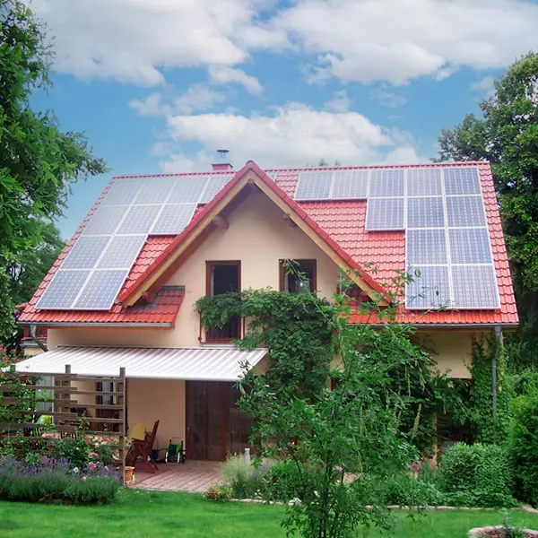 LB EnergieTechnik | Photovoltaik-Anlage auf dem Dach eines Privathauses in Hohen-Neuendorf