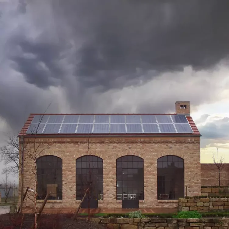 LB EnergieTechnik | Solarpanele auf einem ehemaligen Pferdestall in Kremmen